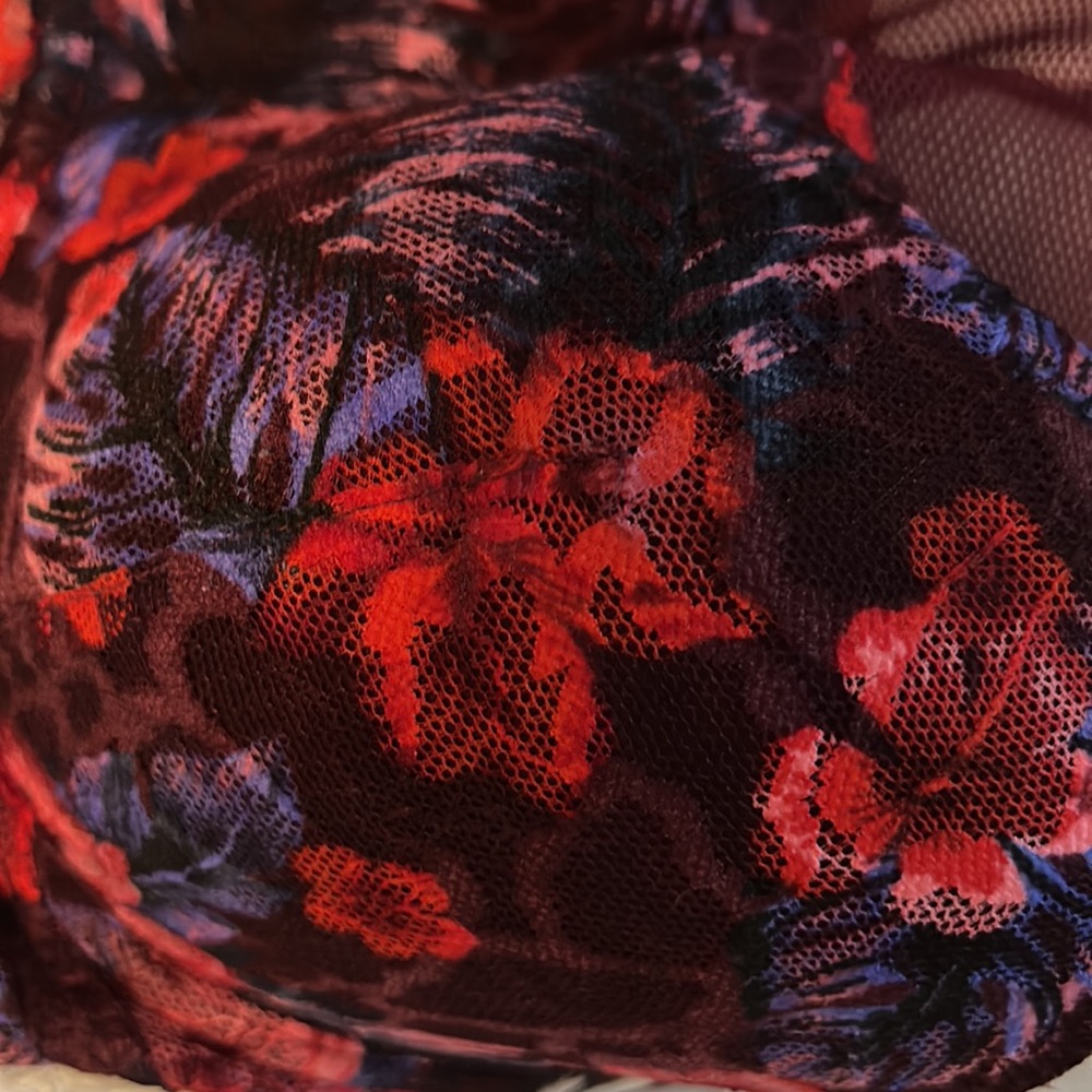 VICTORIAS SECRET PINK LACE BRALETTE MAROON SIZE S-DD - Picture 4 of 5
